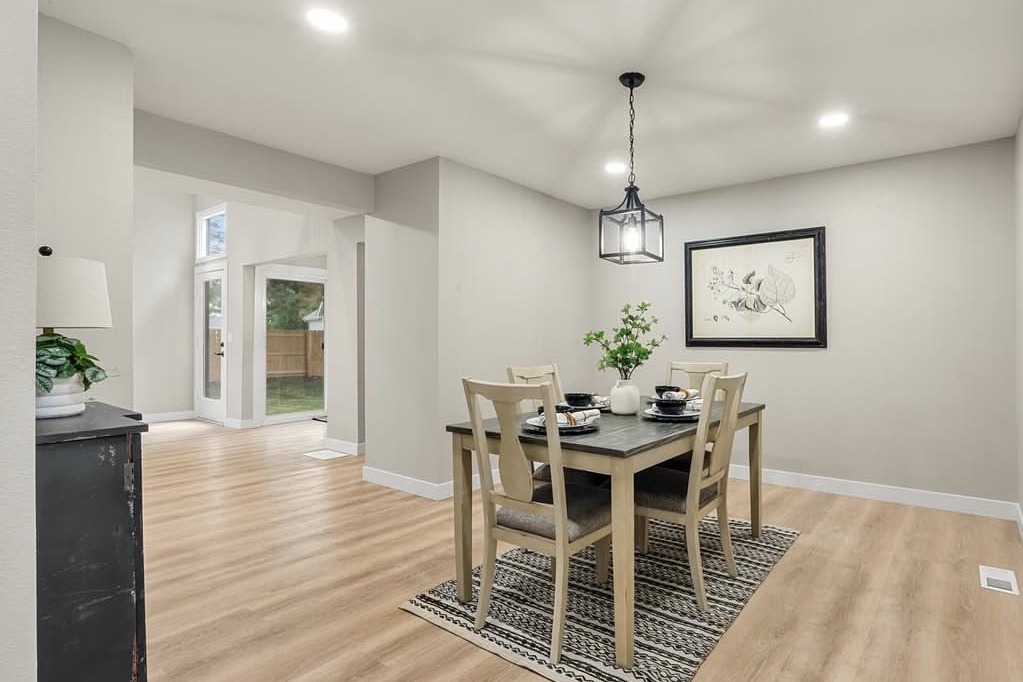 Dining nook with a lantern pendant