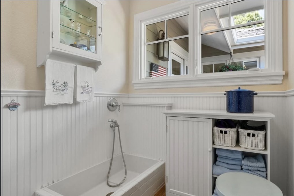 Mudroom with a utility tub and storage cabinet
