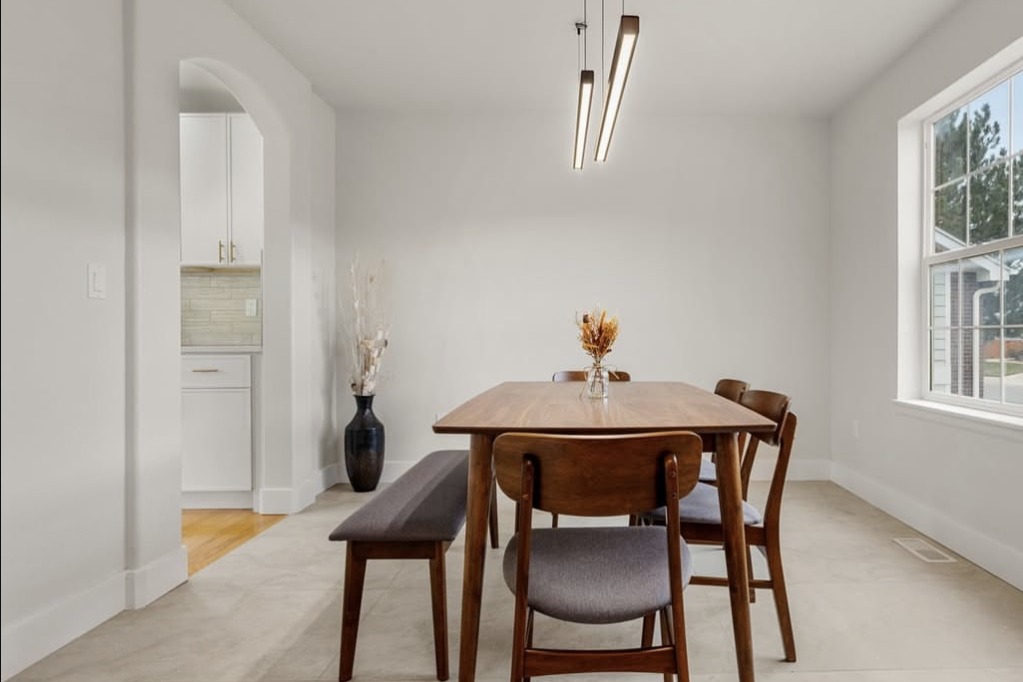 Dining room with a linear pendant light
