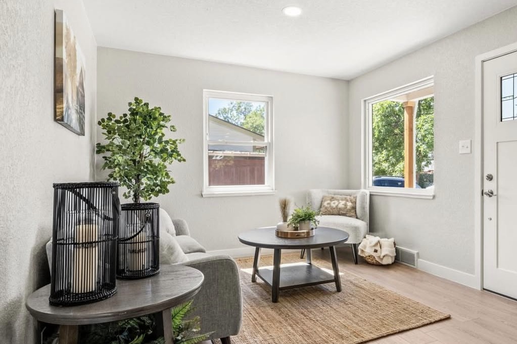 Entry living room with a round coffee table